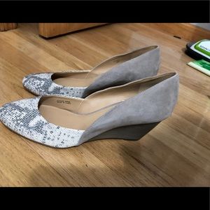 Tahari wedged heels sz 10